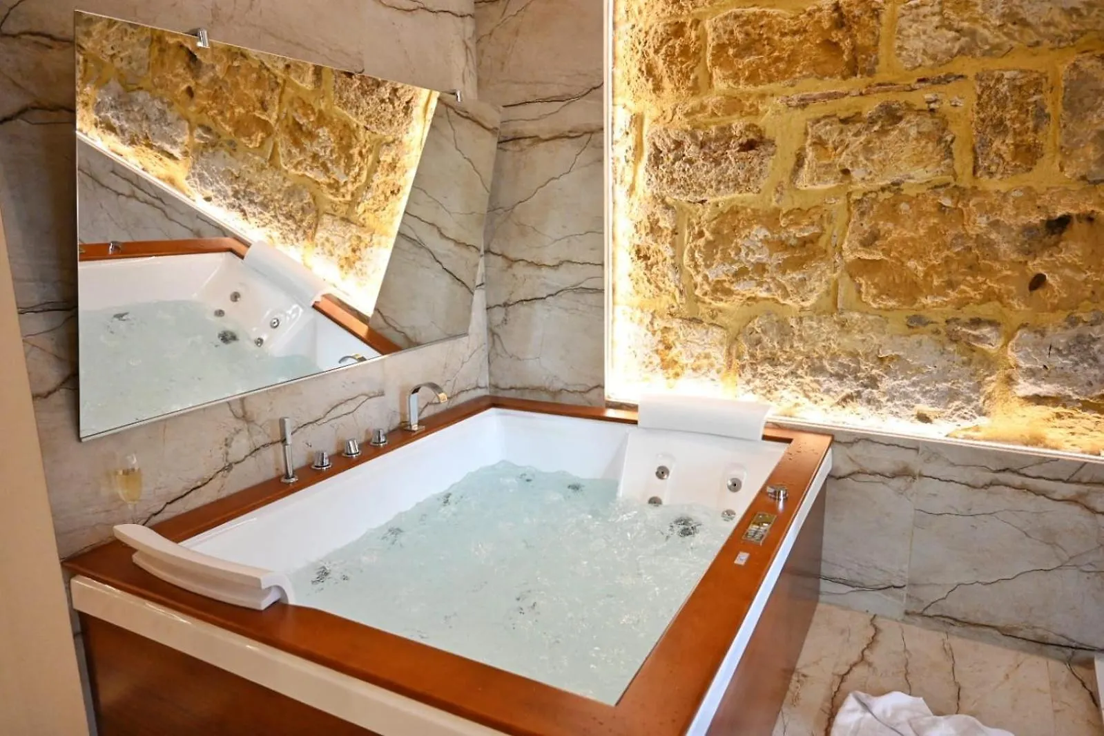 Raquel Suite And Spa Palermo 0*,  Italy