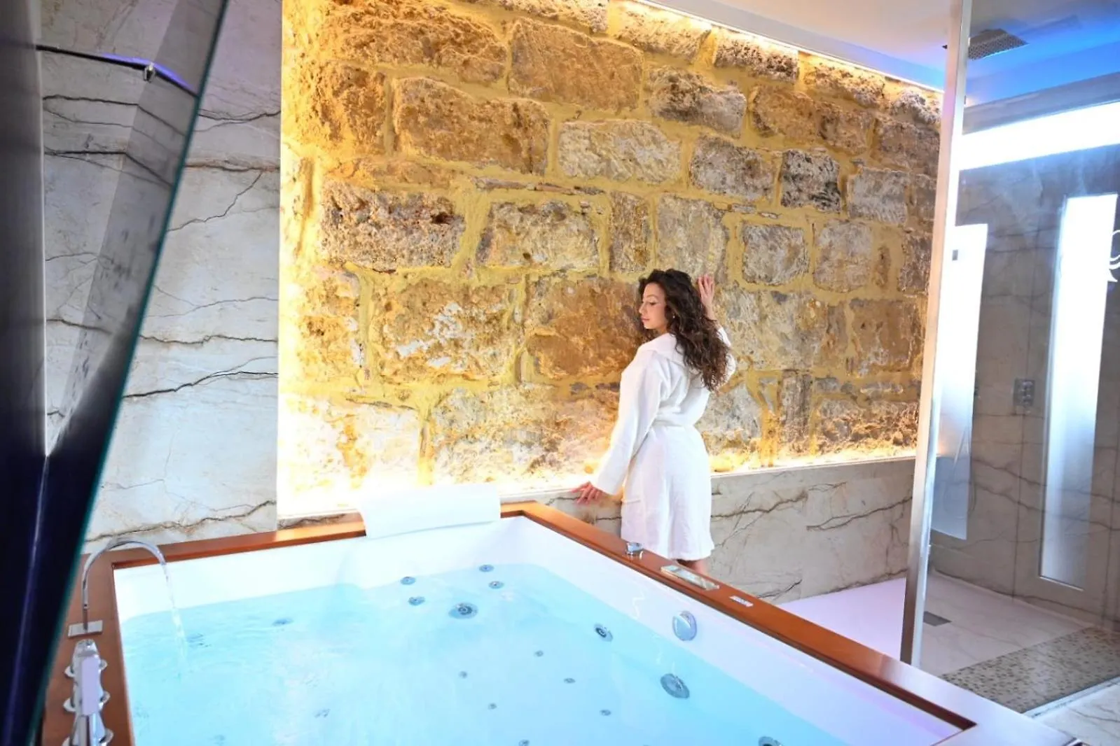 Raquel Suite And Spa location